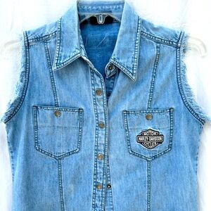 Harley Davidson denim vest w pockets. Like new. Marked  LG.